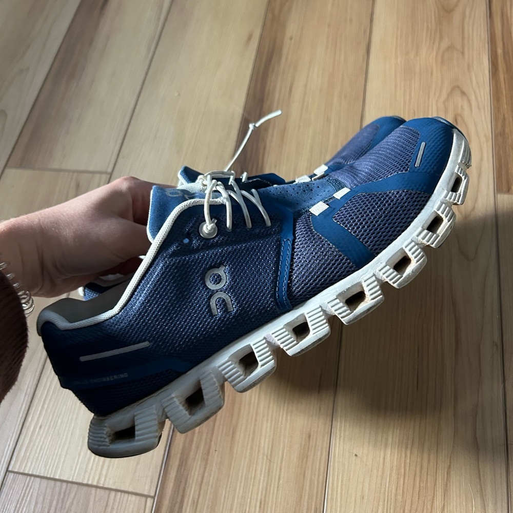 On Cloud Sneakers Women’s 8.5